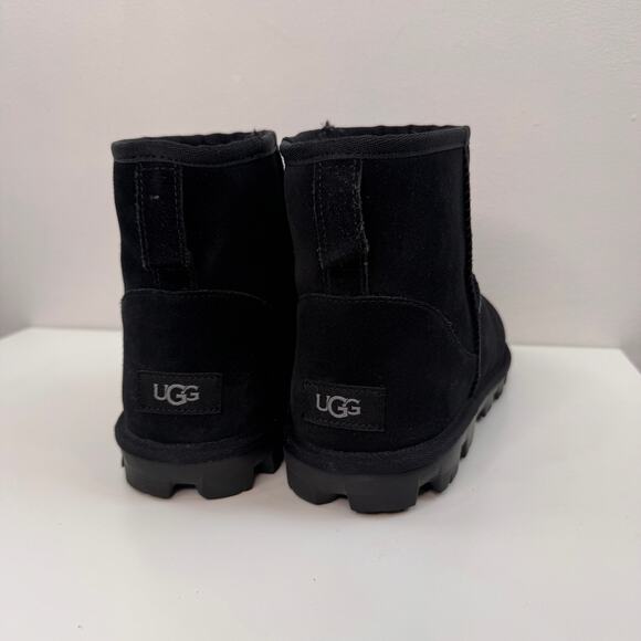 UGG Essential Mini Boots 8 Black Suede Rear Pull Tab Pull-On Ankle Boot 1115030 - Picture 3 of 9